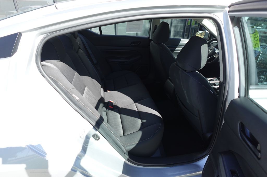 2024 Nissan Altima Image 12