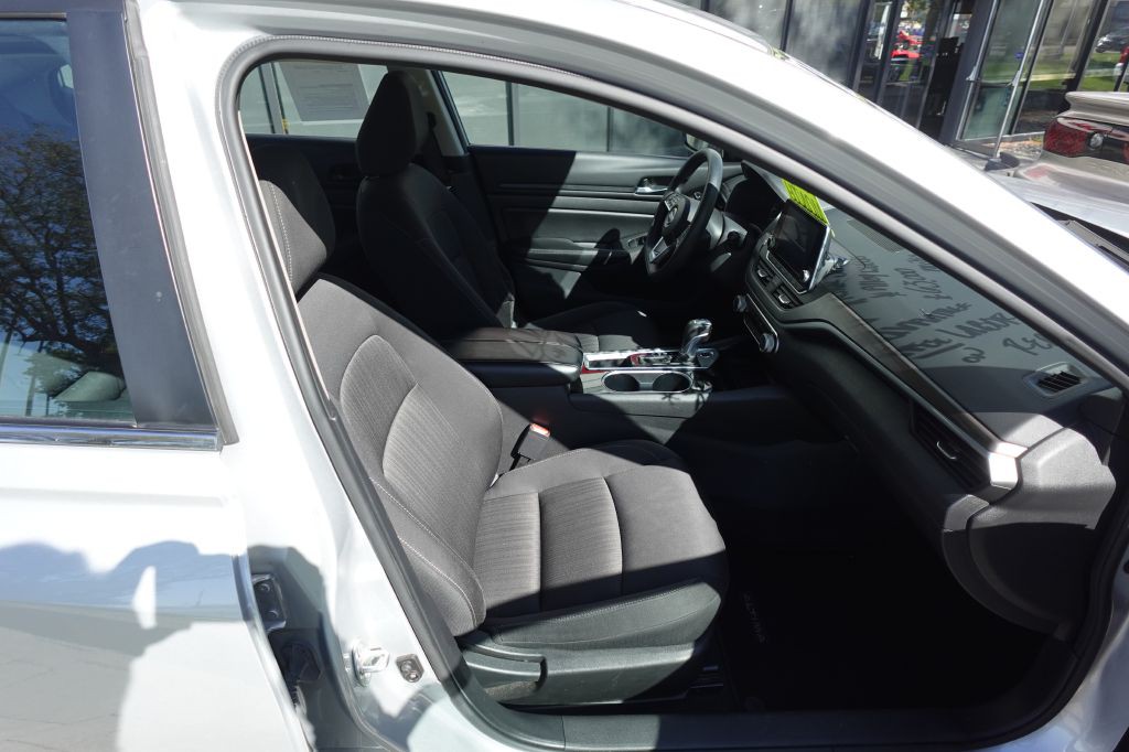 2024 Nissan Altima Image 13