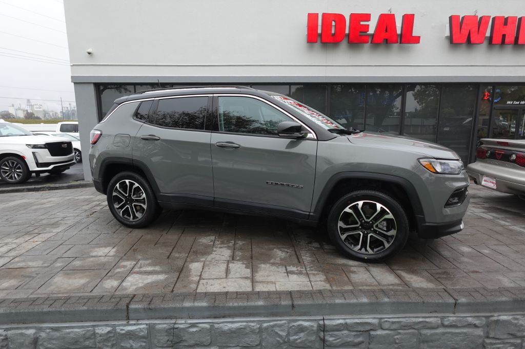 2022 Jeep Compass Image 1