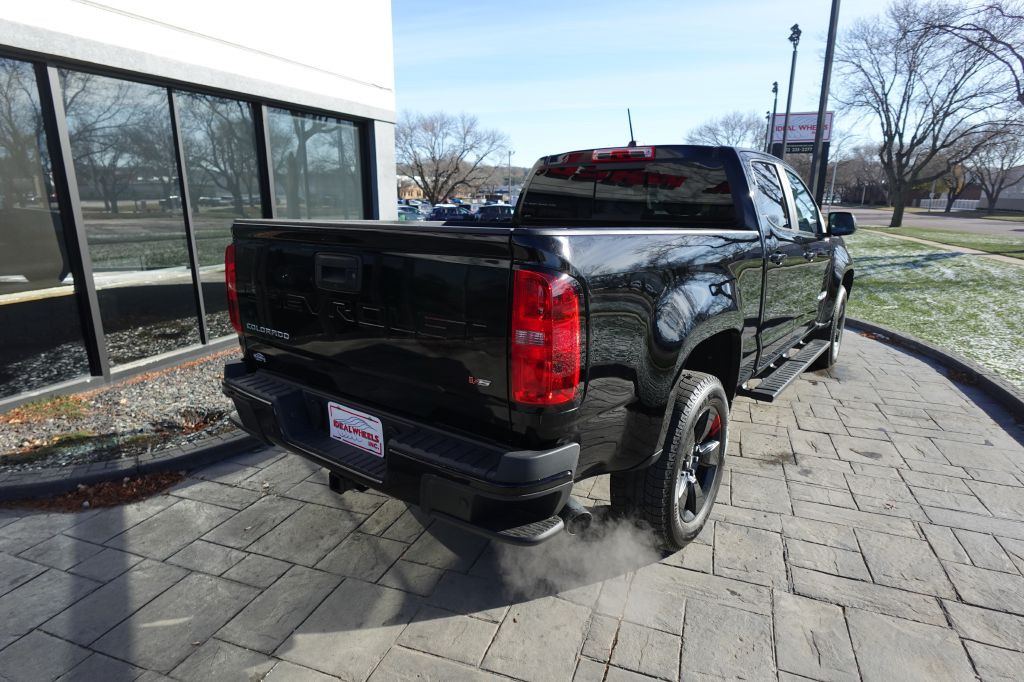 2022 Chevrolet Colorado Image 2