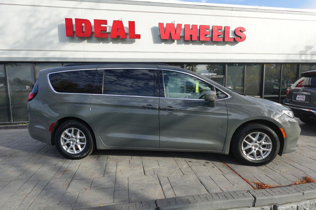 2022 Chrysler Pacifica Image 2