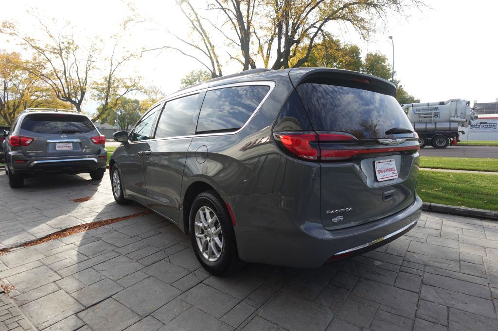 2022 Chrysler Pacifica Image 5
