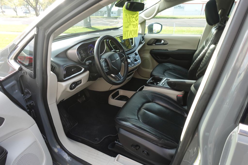 2022 Chrysler Pacifica Image 10