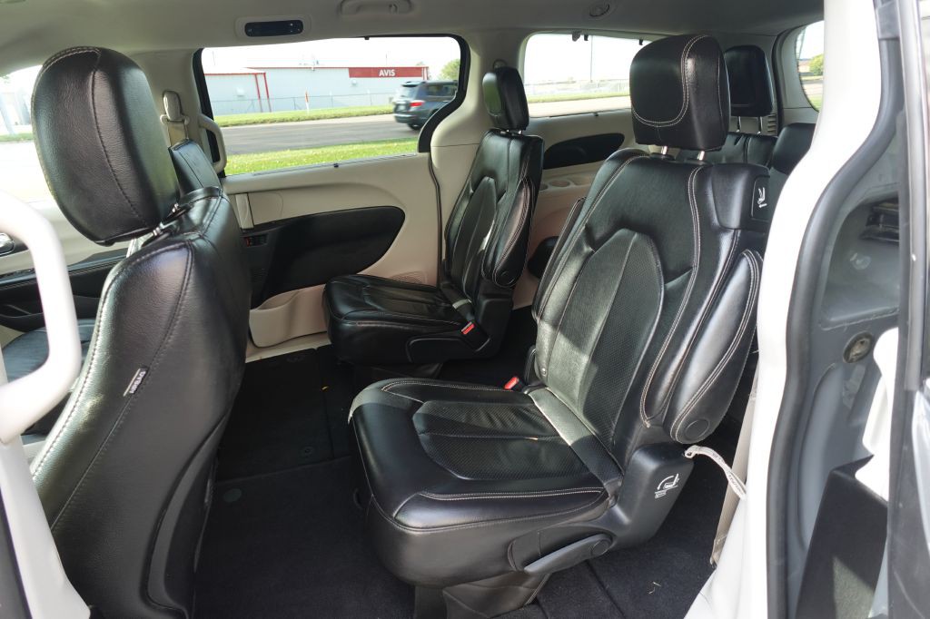 2022 Chrysler Pacifica Image 12