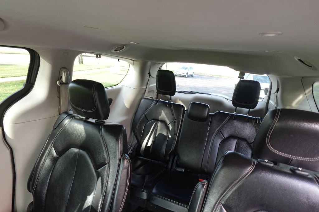 2022 Chrysler Pacifica Image 13