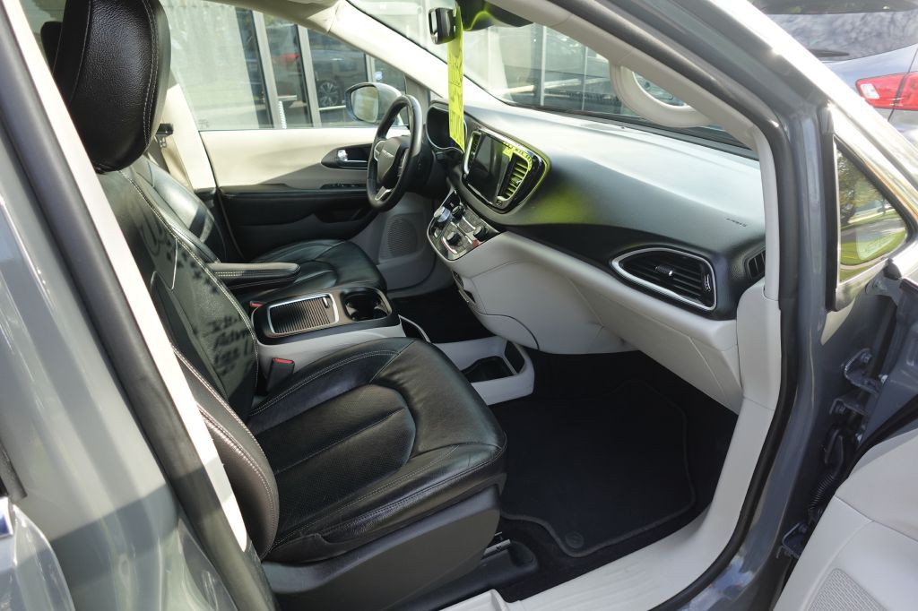 2022 Chrysler Pacifica Image 16