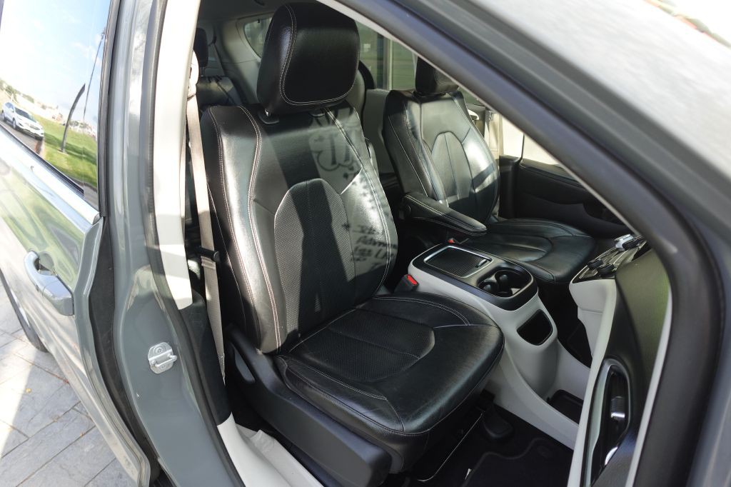 2022 Chrysler Pacifica Image 17