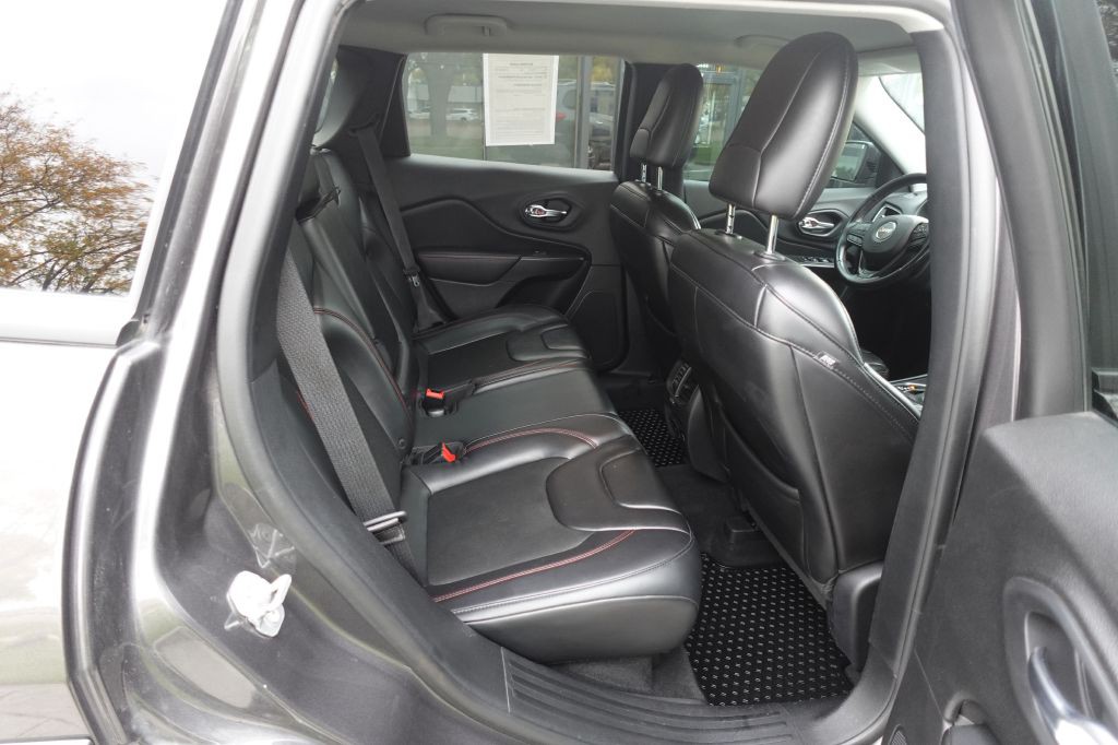 2019 Jeep Cherokee Image 12