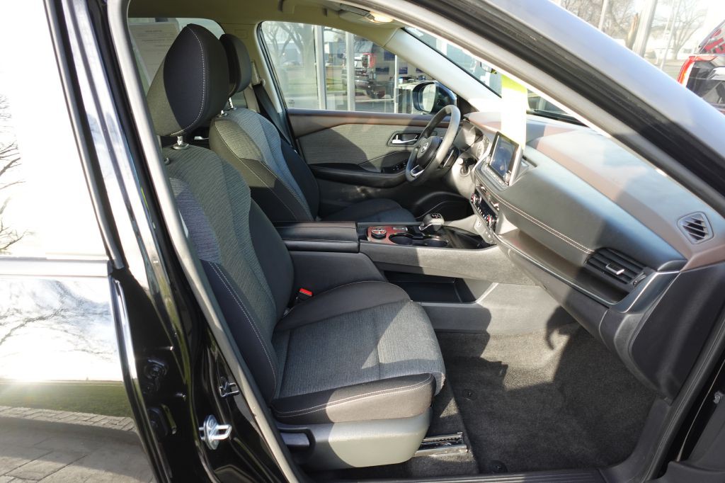 2023 Nissan Rogue Image 13