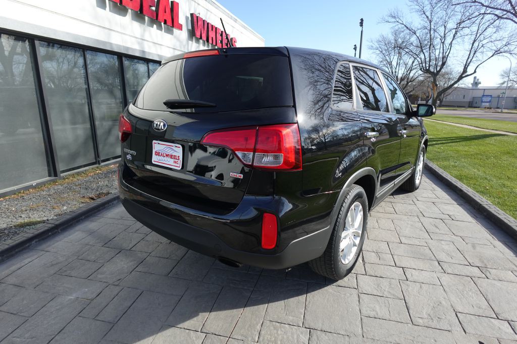 2015 Kia Sorento Image 2