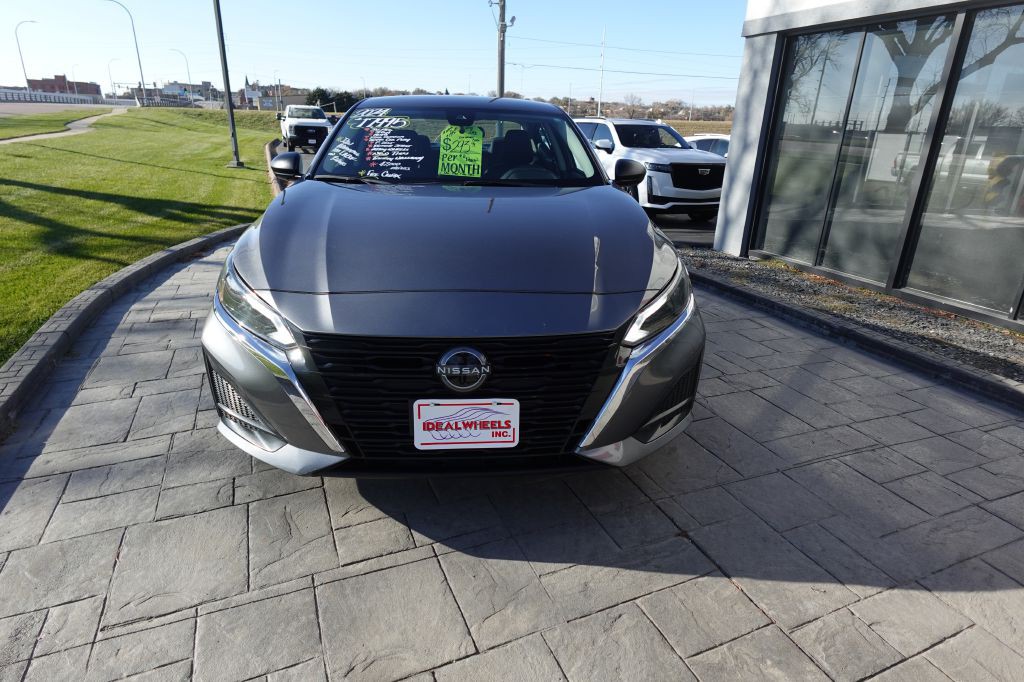 2024 Nissan Altima Image 8