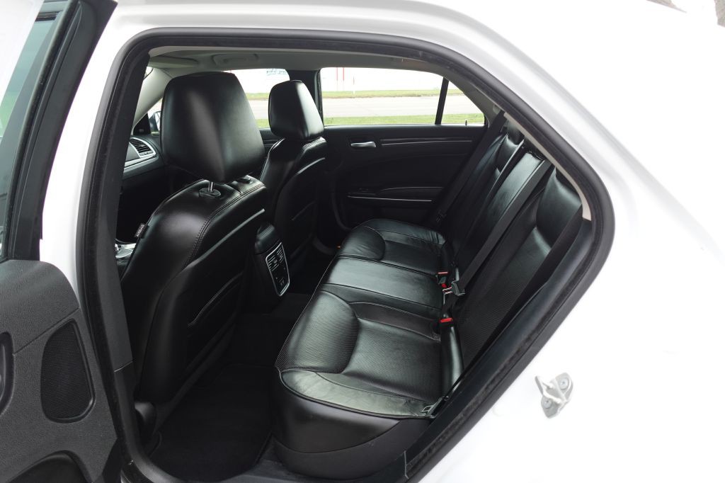 2023 Chrysler 300 Image 10