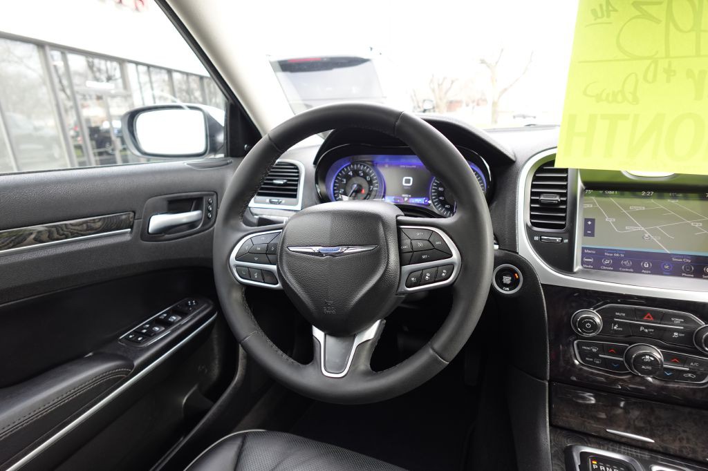 2023 Chrysler 300 Image 14