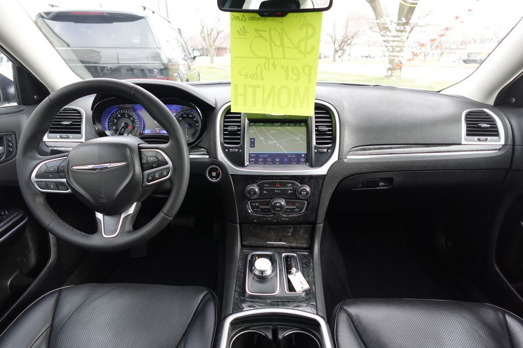 2023 Chrysler 300 Image 15