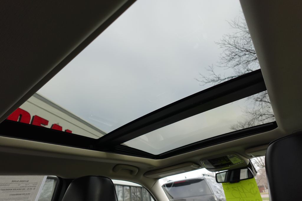 2023 Chrysler 300 Image 16