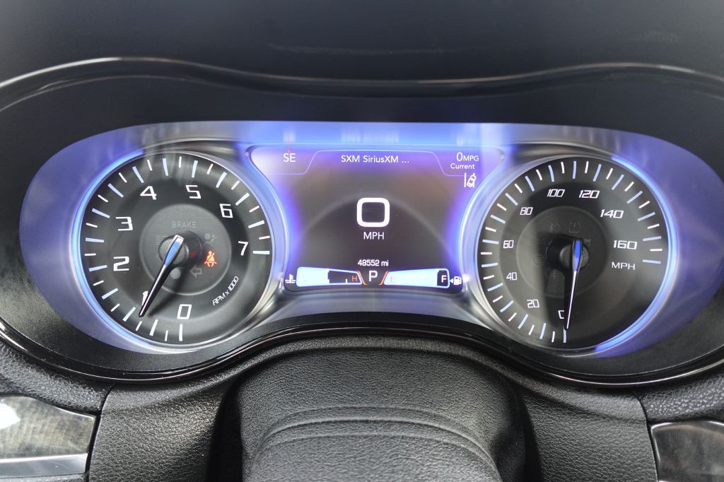 2023 Chrysler 300 Image 17