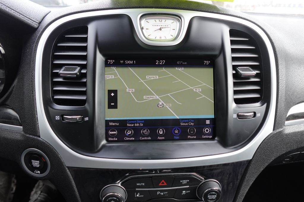 2023 Chrysler 300 Image 18