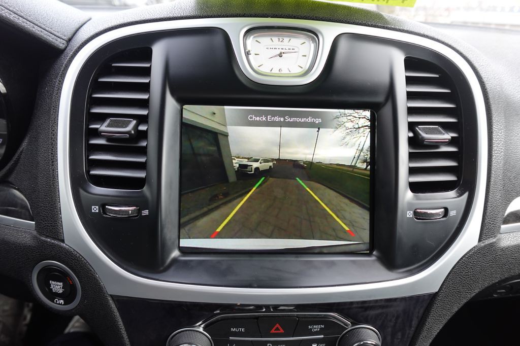 2023 Chrysler 300 Image 19