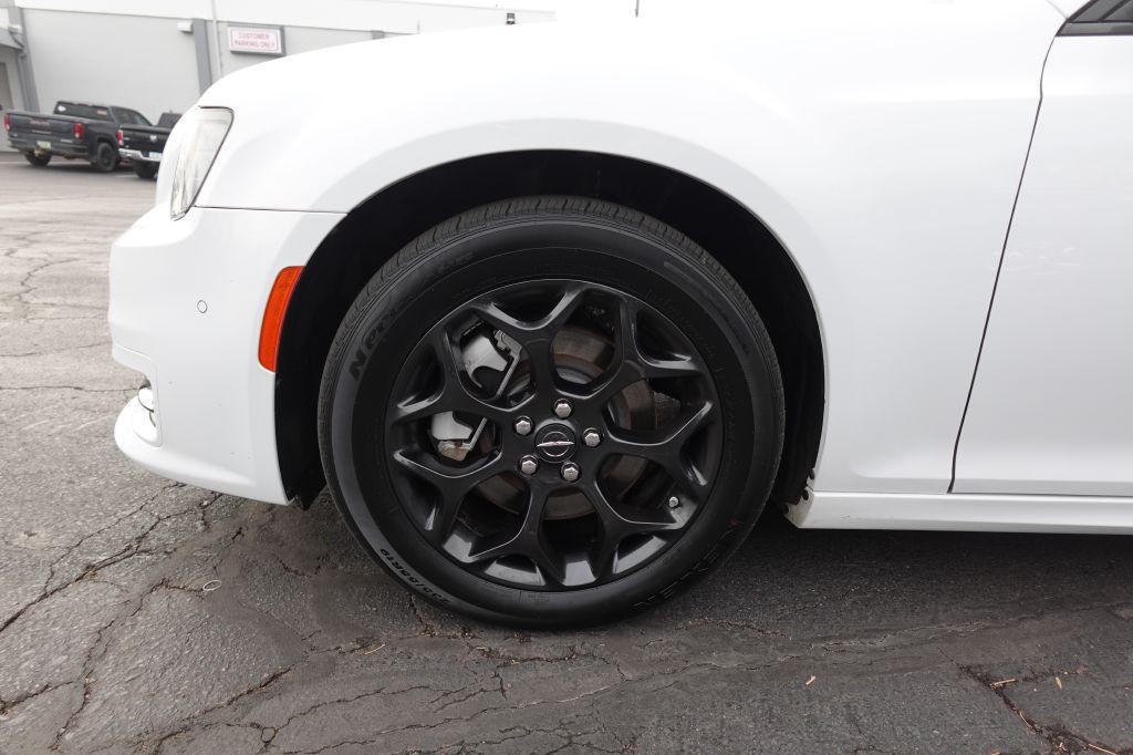 2023 Chrysler 300 Image 20