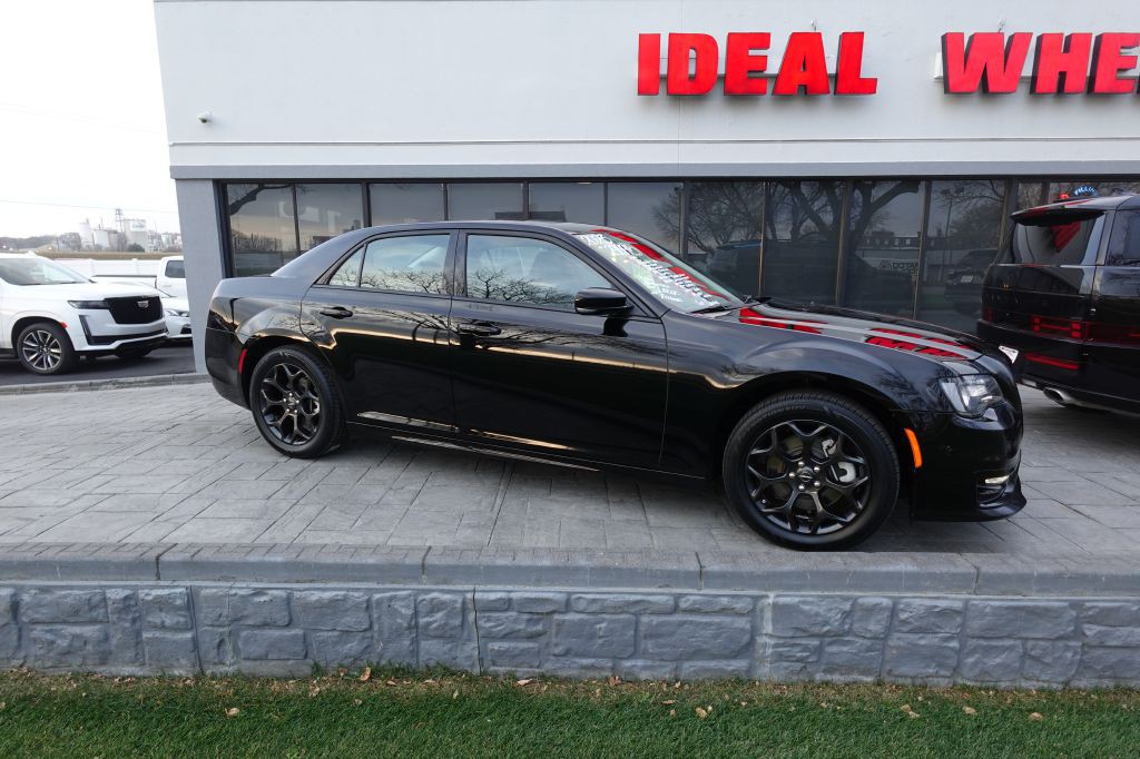 2023 Chrysler 300 Image 1