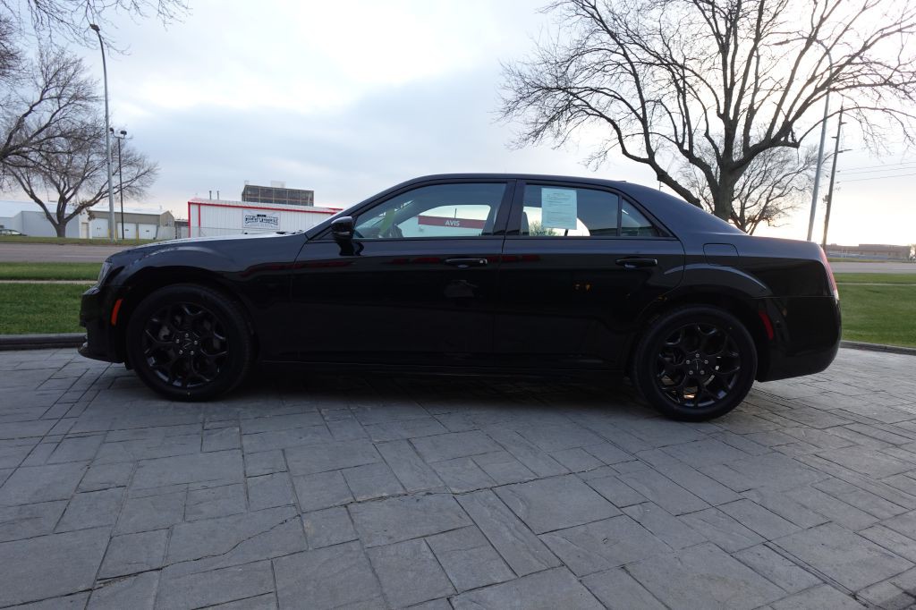 2023 Chrysler 300 Image 5