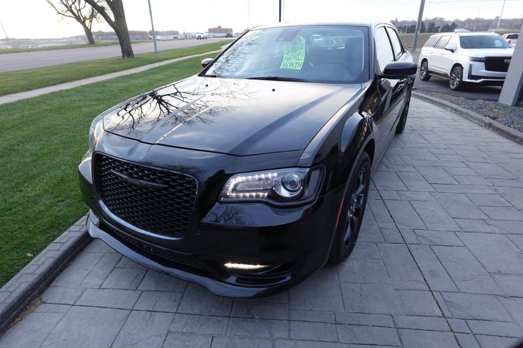 2023 Chrysler 300 Image 6