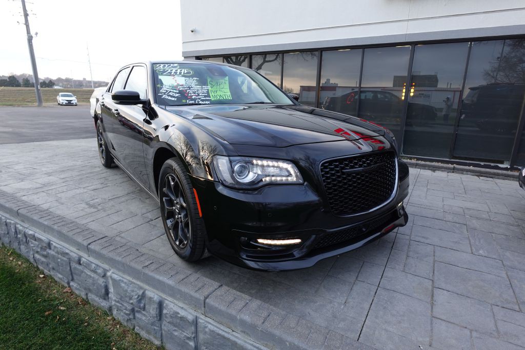2023 Chrysler 300 Image 8