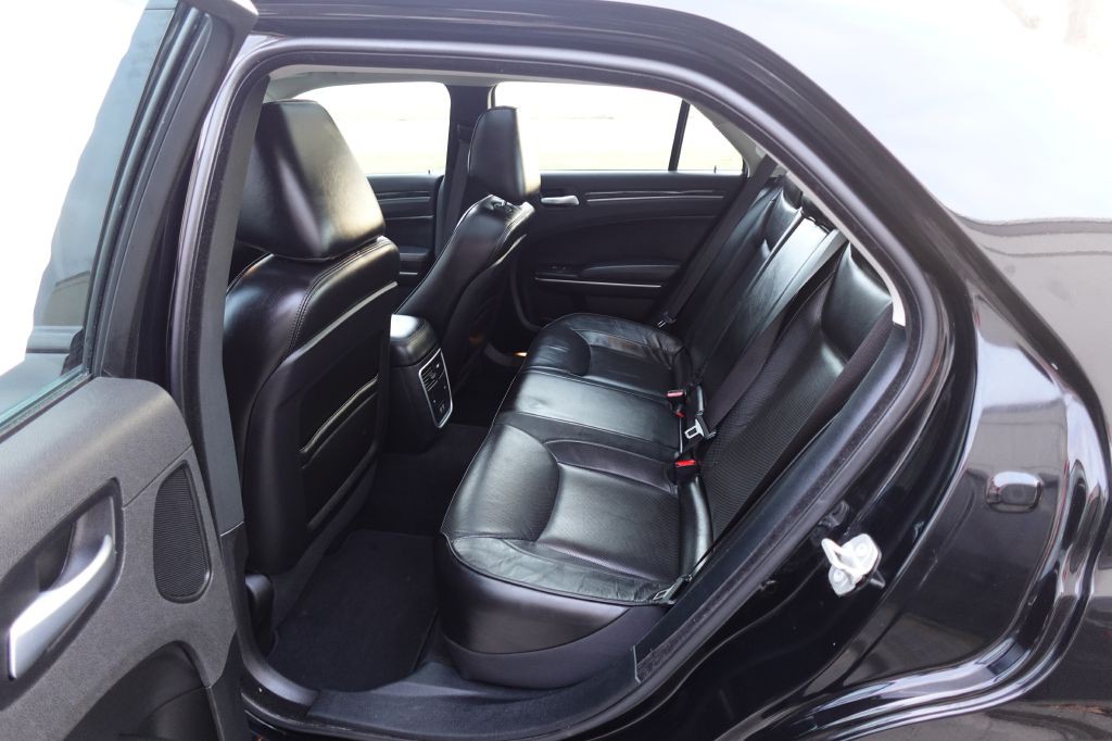 2023 Chrysler 300 Image 10