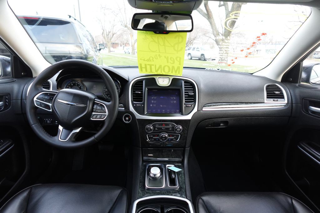 2023 Chrysler 300 Image 16