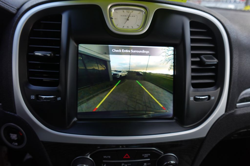 2023 Chrysler 300 Image 19