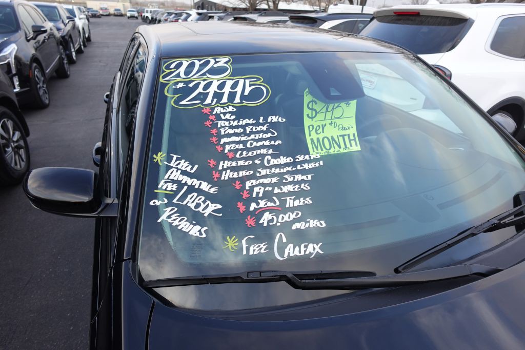 2023 Chrysler 300 Image 21