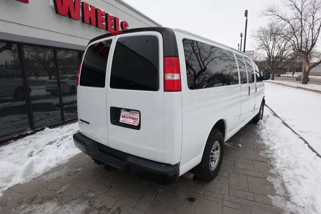 2018 Chevrolet Express Image 2