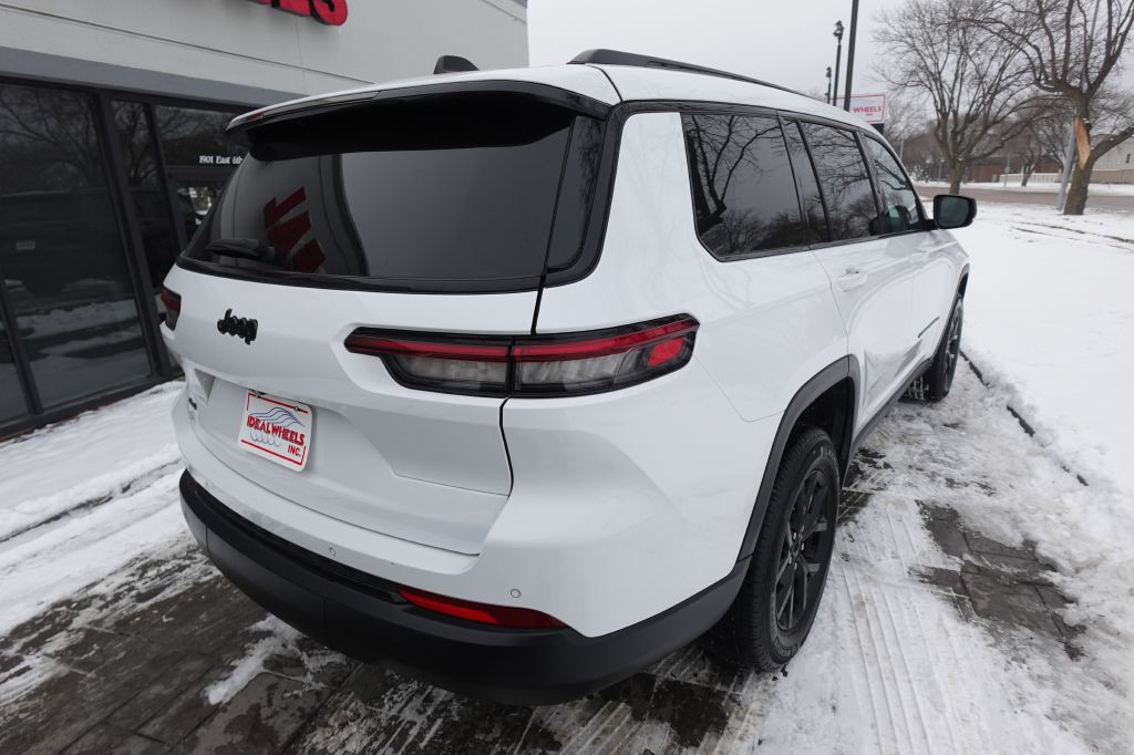 2024 Jeep Grand Cherokee Image 2