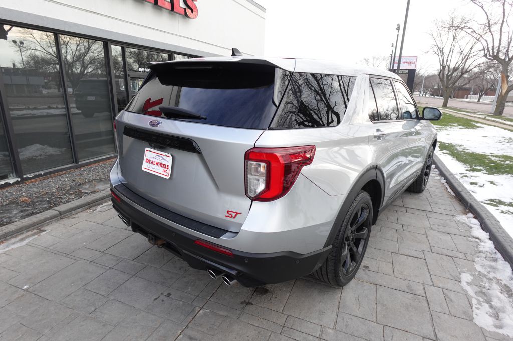 2021 Ford Explorer Image 2