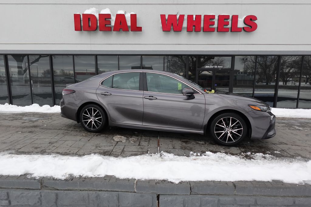 2024 Toyota Camry Image 1