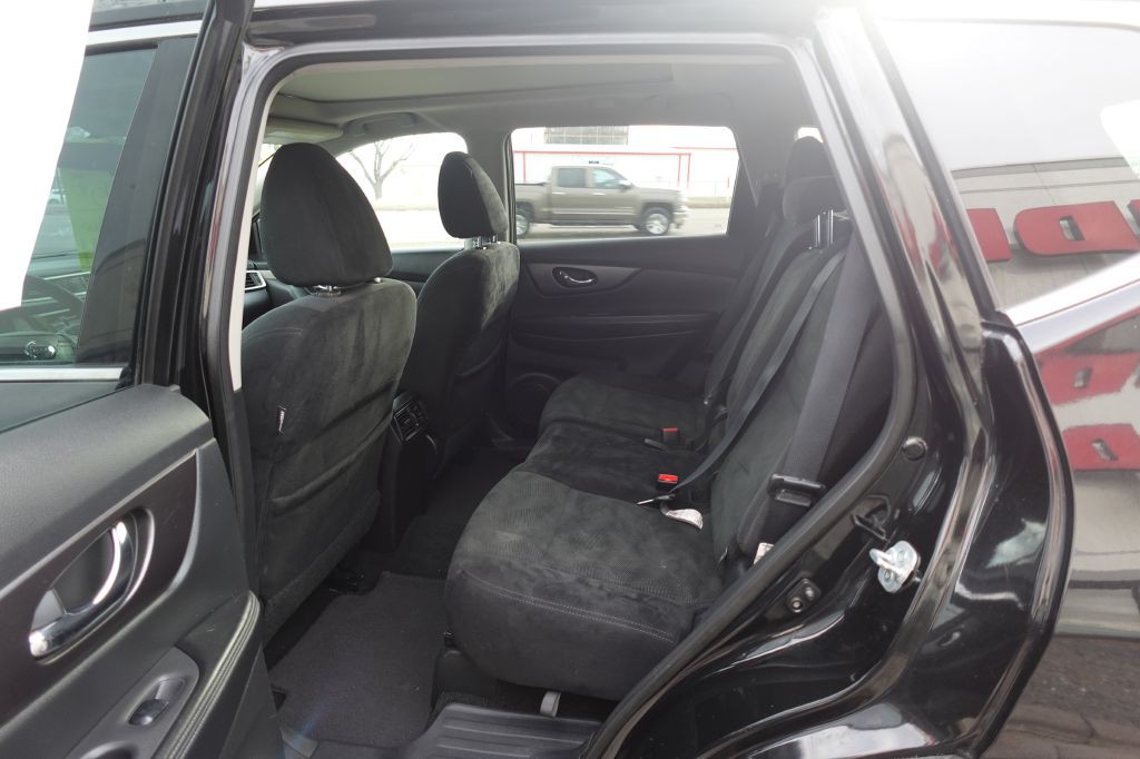 2016 Nissan Rogue Image 10
