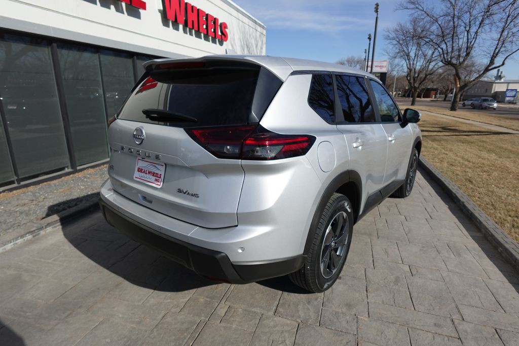 2024 Nissan Rogue Image 2