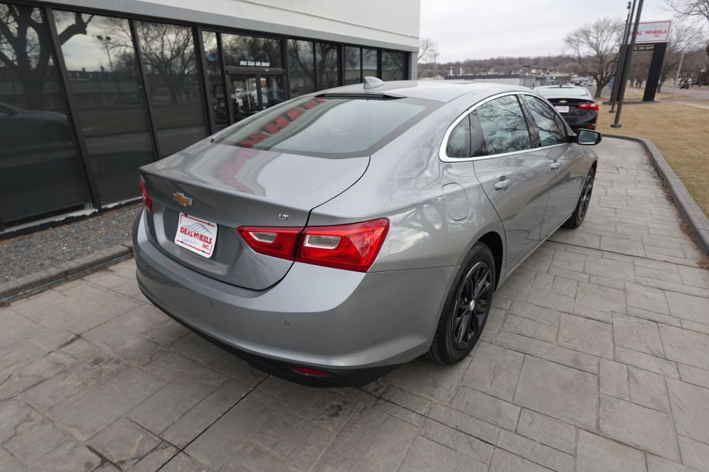 2024 Chevrolet Malibu Image 2