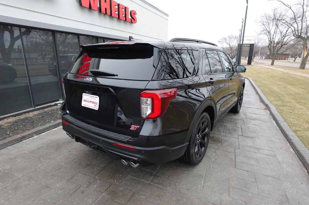 2023 Ford Explorer Image 2