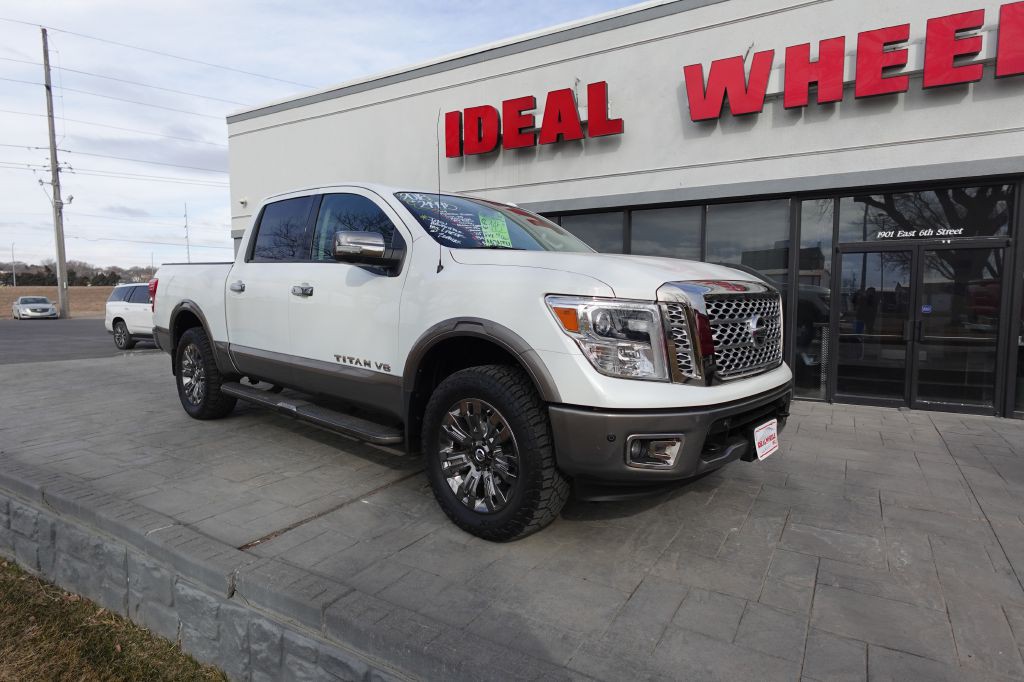 2018 Nissan Titan Image 2