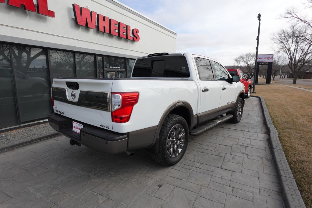 2018 Nissan Titan Image 3