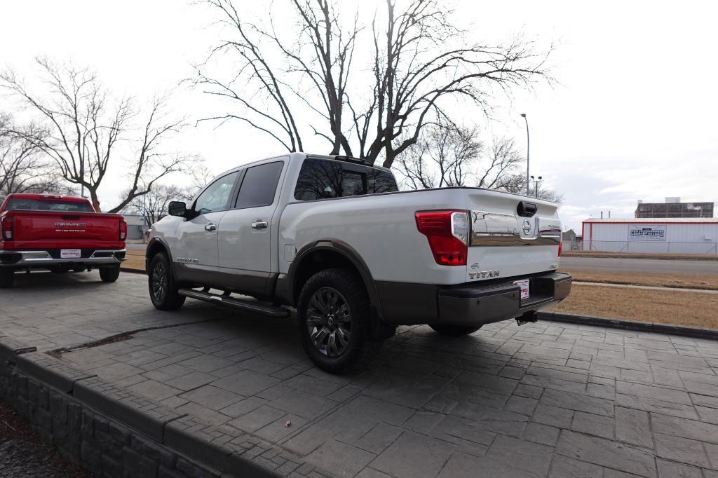 2018 Nissan Titan Image 5