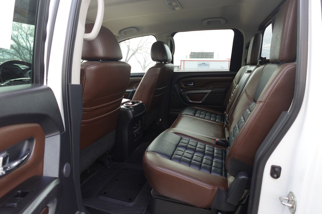 2018 Nissan Titan Image 15
