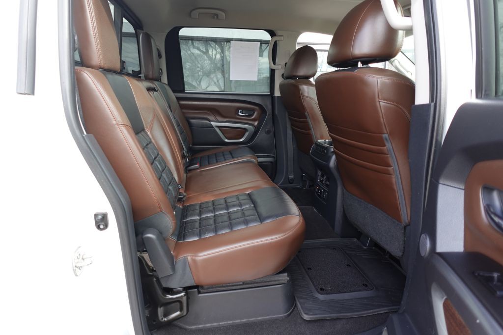 2018 Nissan Titan Image 18
