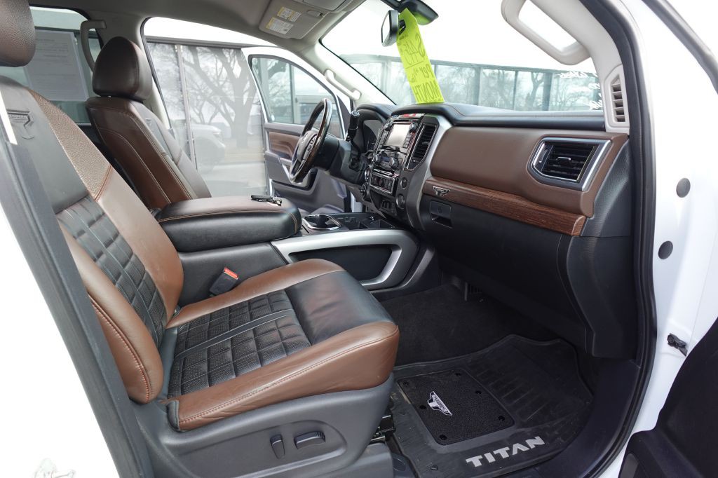 2018 Nissan Titan Image 19