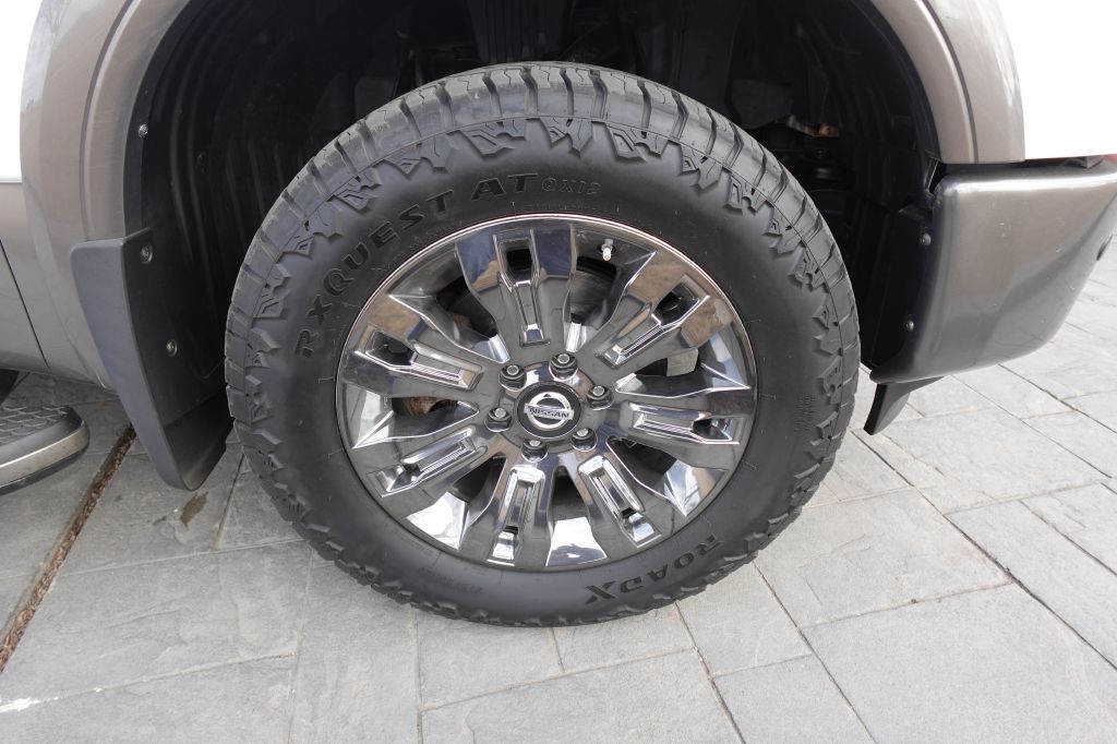 2018 Nissan Titan Image 20
