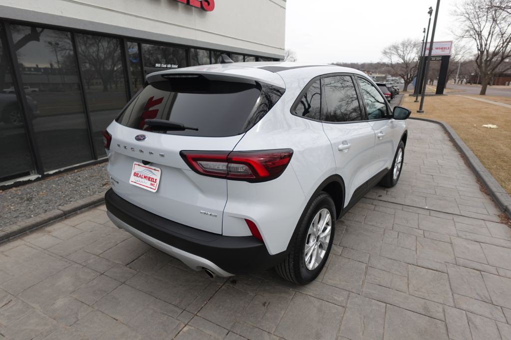 2025 Ford Escape Image 2