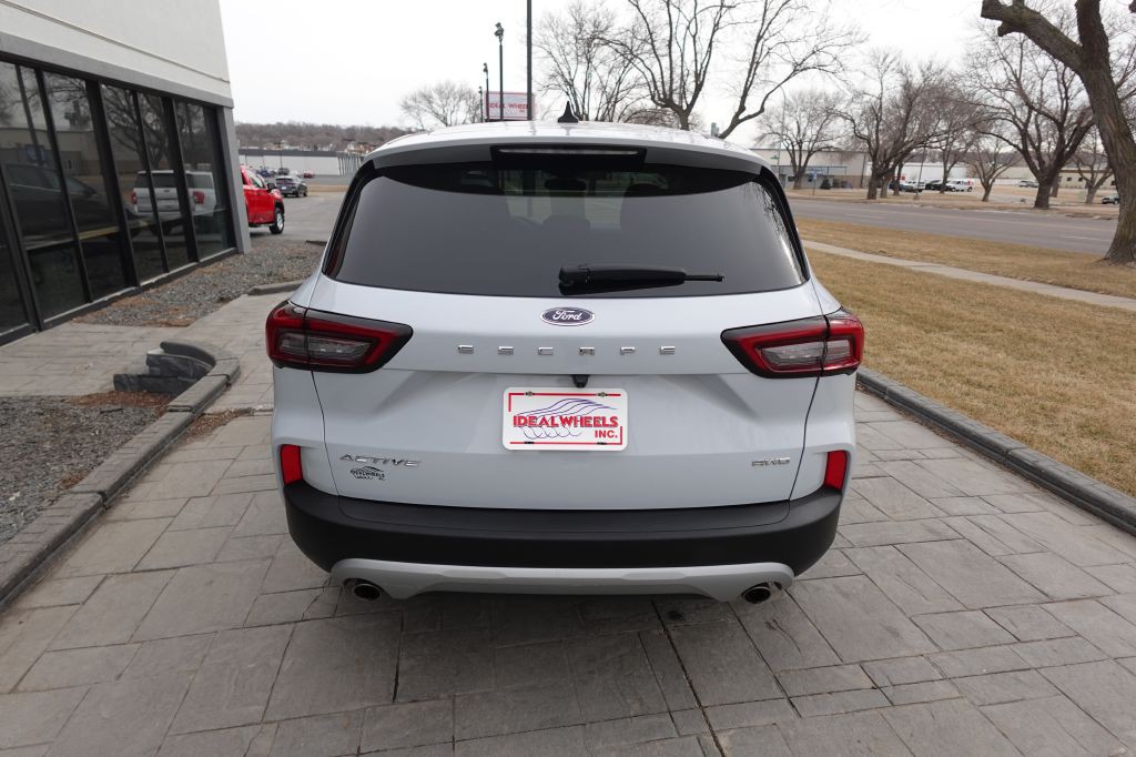 2025 Ford Escape Image 3