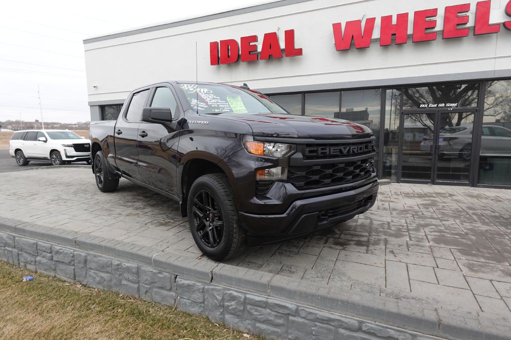 2022 Chevrolet Silverado 1500 Image 2