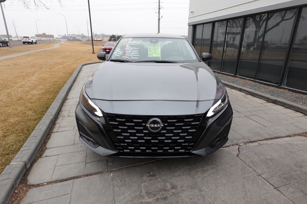 2024 Nissan Altima Image 7